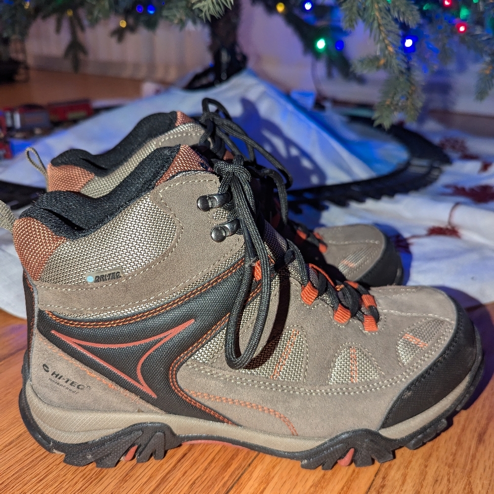 🥾 Lightly-used Hi-Tec Hiking Boots 🥾